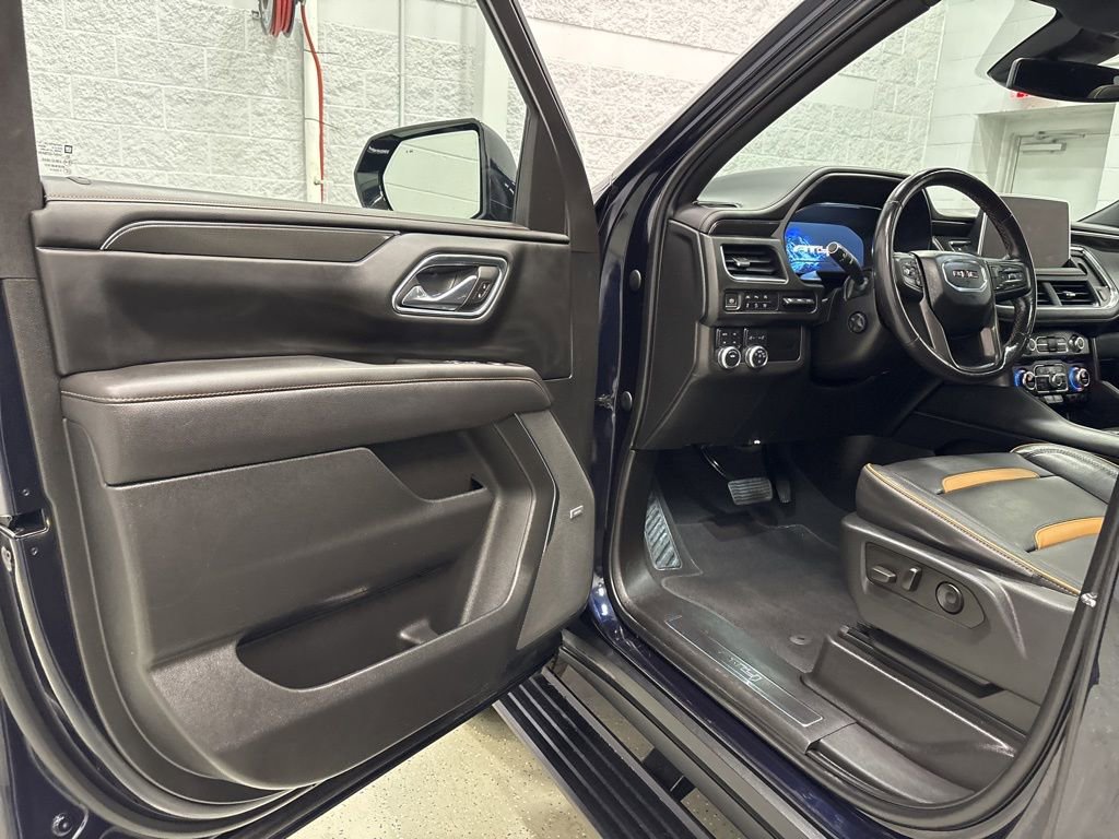 Used 2023 GMC Yukon XL AT4 w/ Technology Package image 13