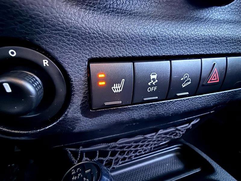 Used 2017 Jeep Wrangler Unlimited Rubicon w/ Connectivity Group image 31