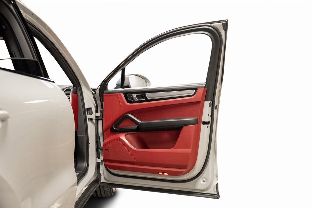 Used 2023 Porsche Cayenne Platinum Edition AWD/4WD image 53