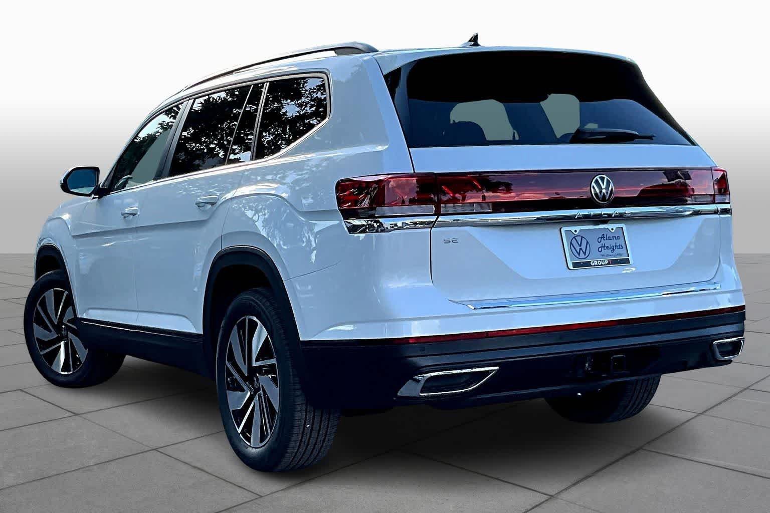 New 2026 Volkswagen Atlas SE FWD image 12