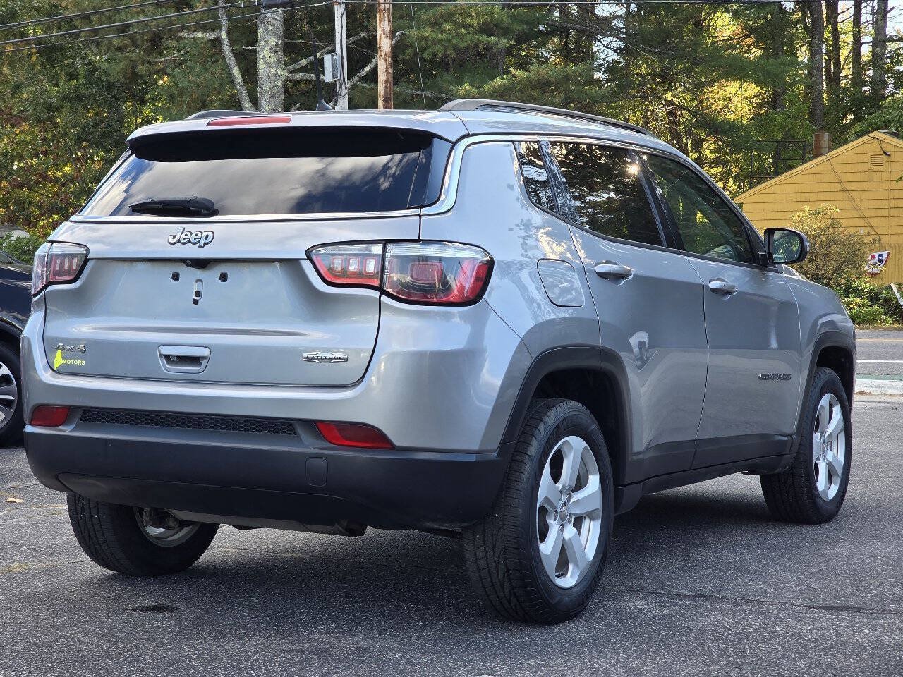 Used 2018 Jeep Compass Latitude w/ Cold Weather Group AWD/4WD image 6