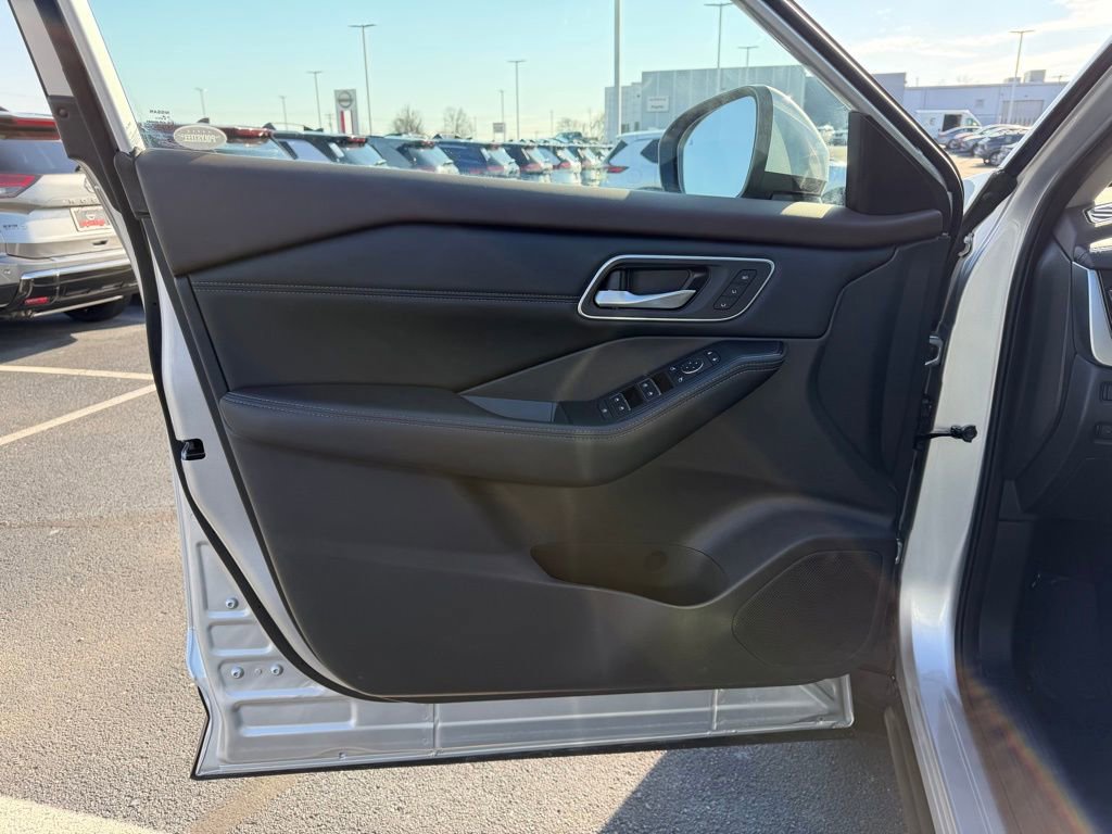 Used 2021 Nissan Rogue SL w/ Premium Package image 13