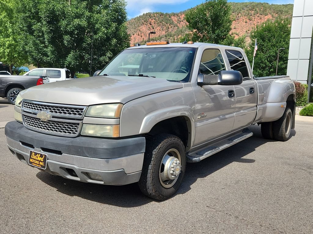 Used 2005 Chevrolet Silverado 3500 LT w/ Heavy-Duty Power Package AWD/4WD image 4