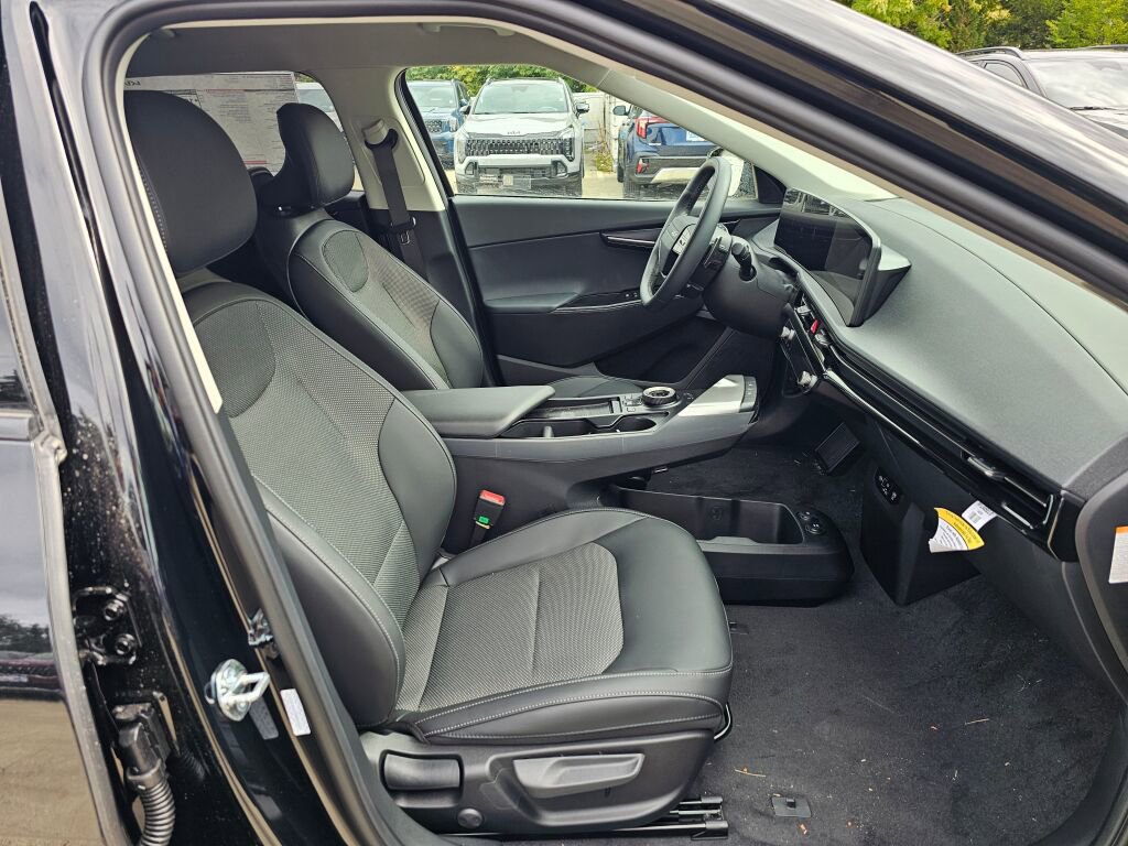 New 2025 Kia EV6 Light w/ Light LR Technology Package image 27