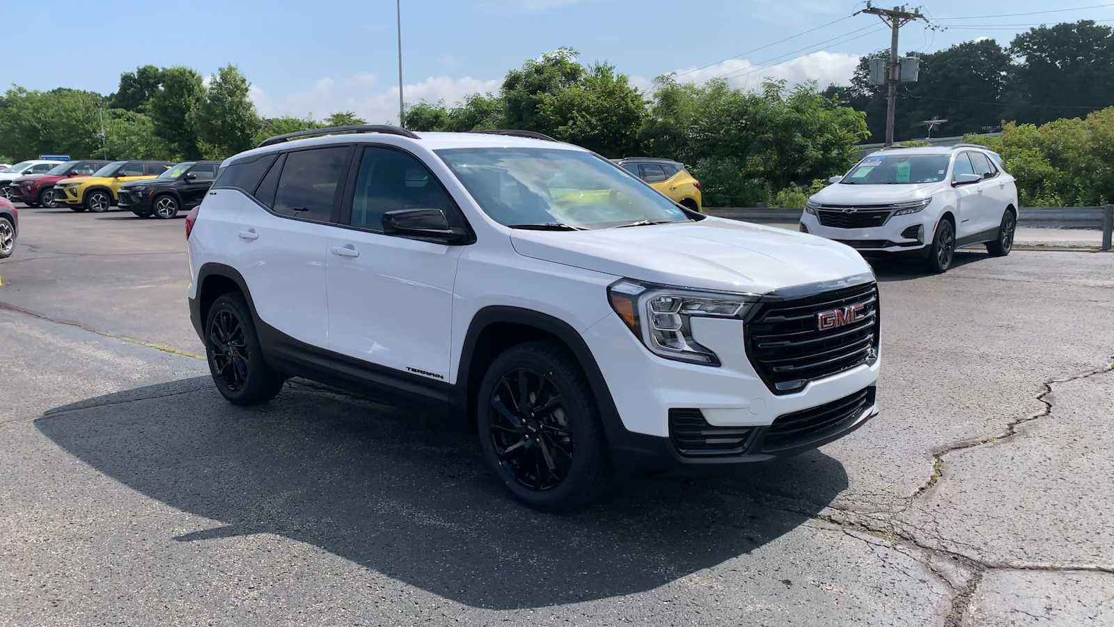 Certified 2024 GMC Terrain SLE w/ Driver Convenience Package AWD/4WD image 2