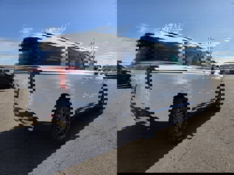 New 2026 Kia Carnival SX image 3