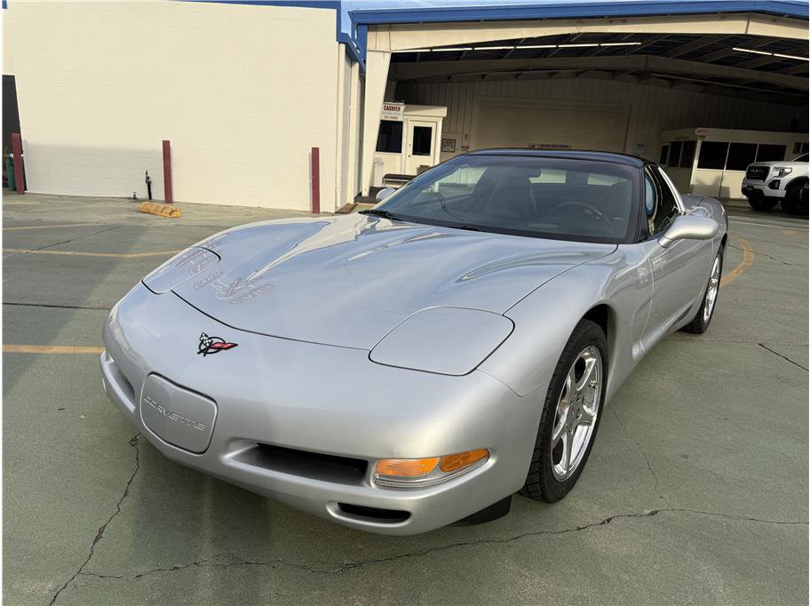 Used 2002 Chevrolet Corvette Coupe RWD image 3