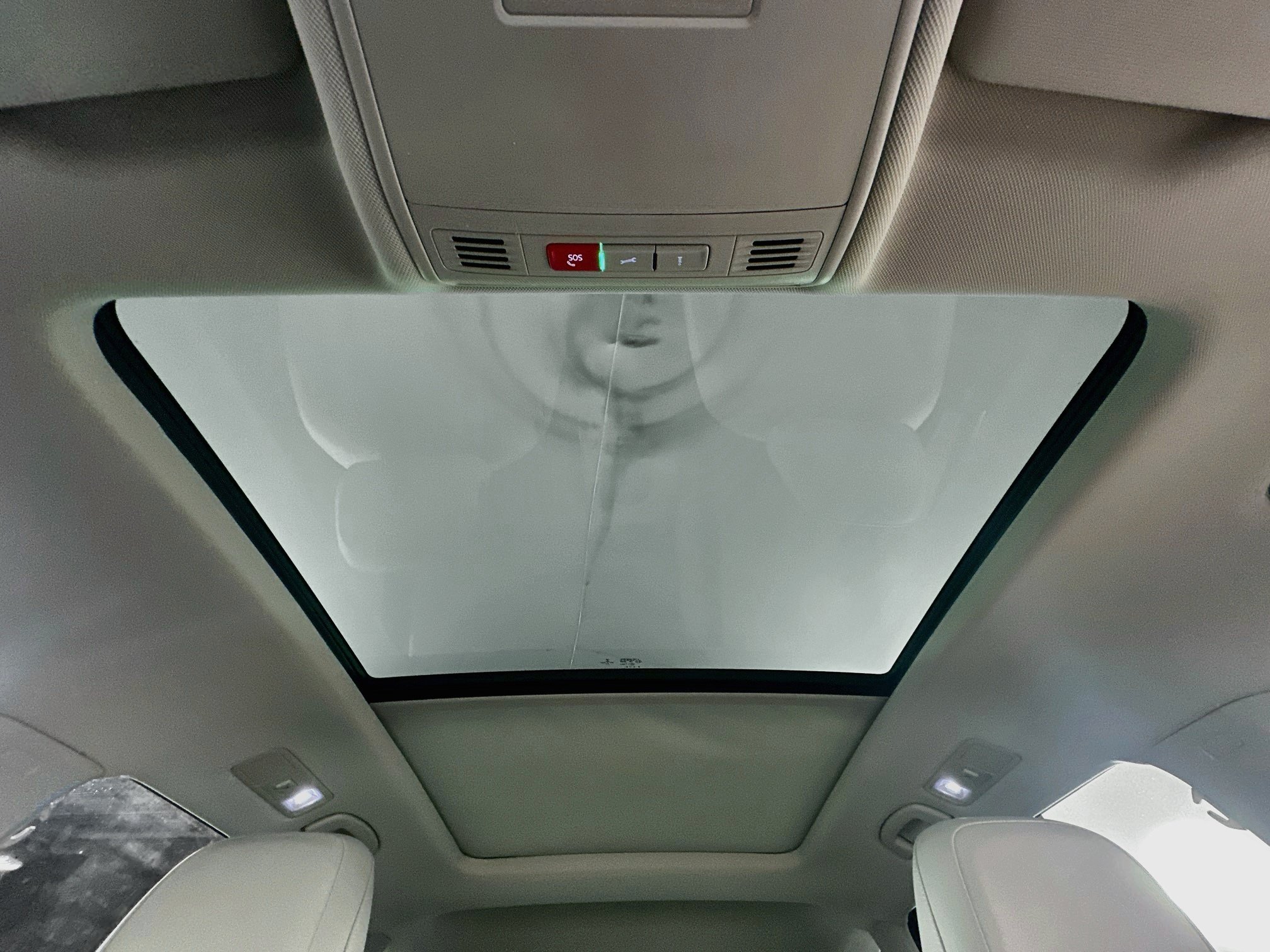 Used 2020 Volkswagen Tiguan SE w/ Panoramic Sunroof Package FWD image 24
