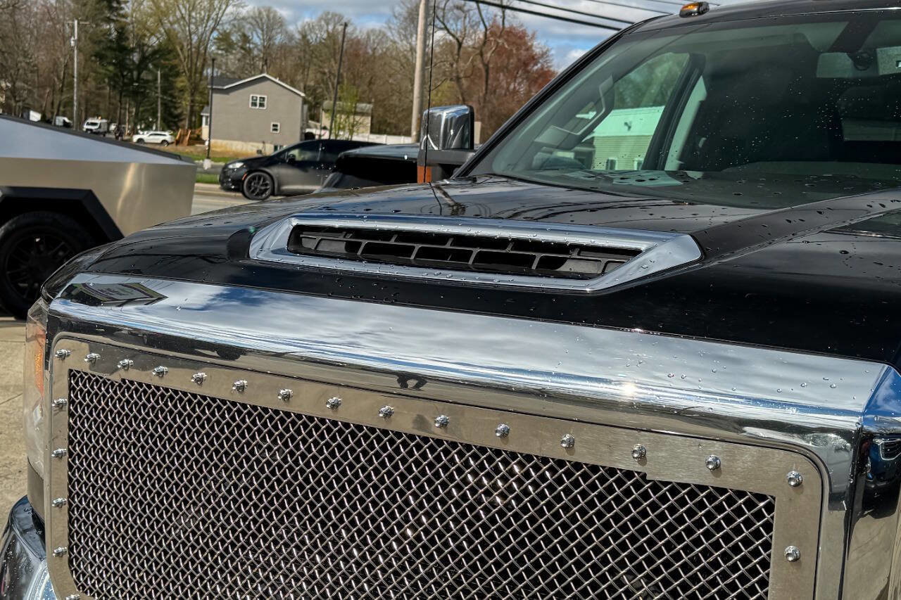 Used 2019 GMC Sierra 2500 SLT w/ Duramax Plus Package AWD/4WD image 9