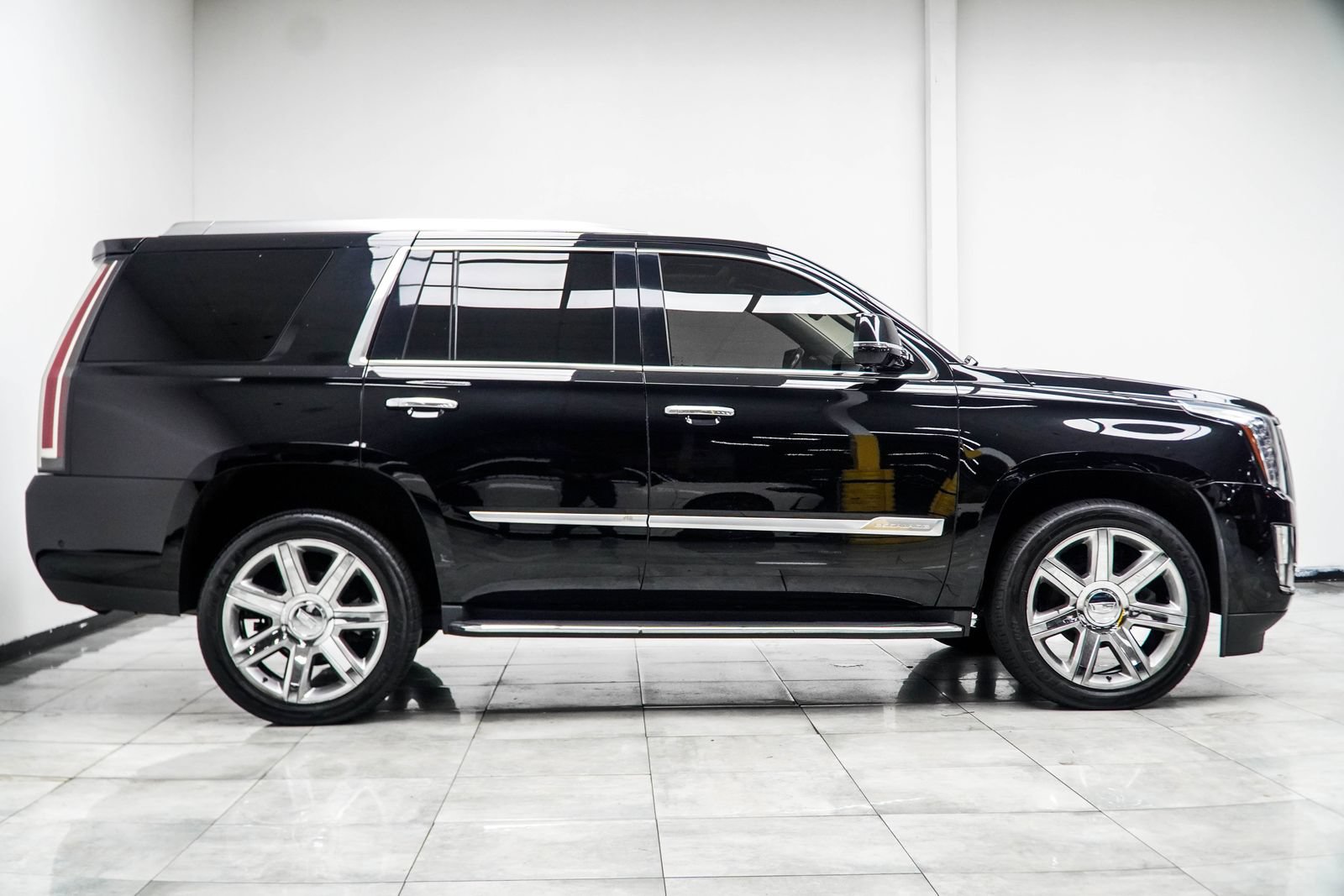Used 2020 Cadillac Escalade Luxury RWD image 7