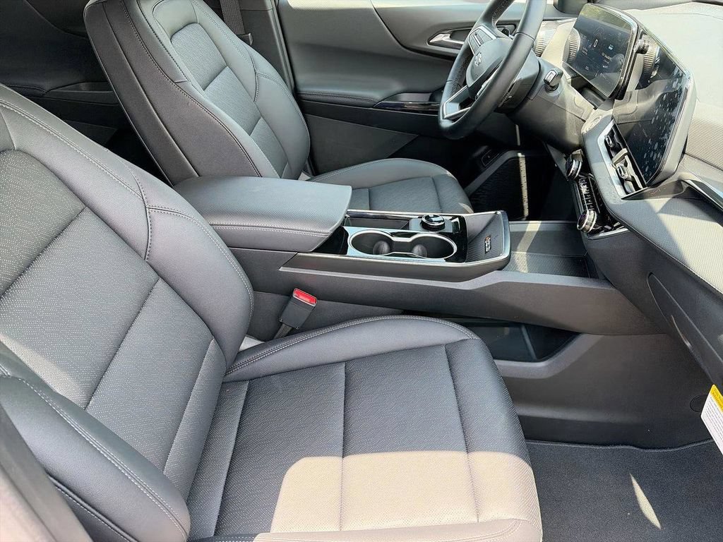 New 2026 Chevrolet Equinox LT w/ Convenience Package II FWD image 9