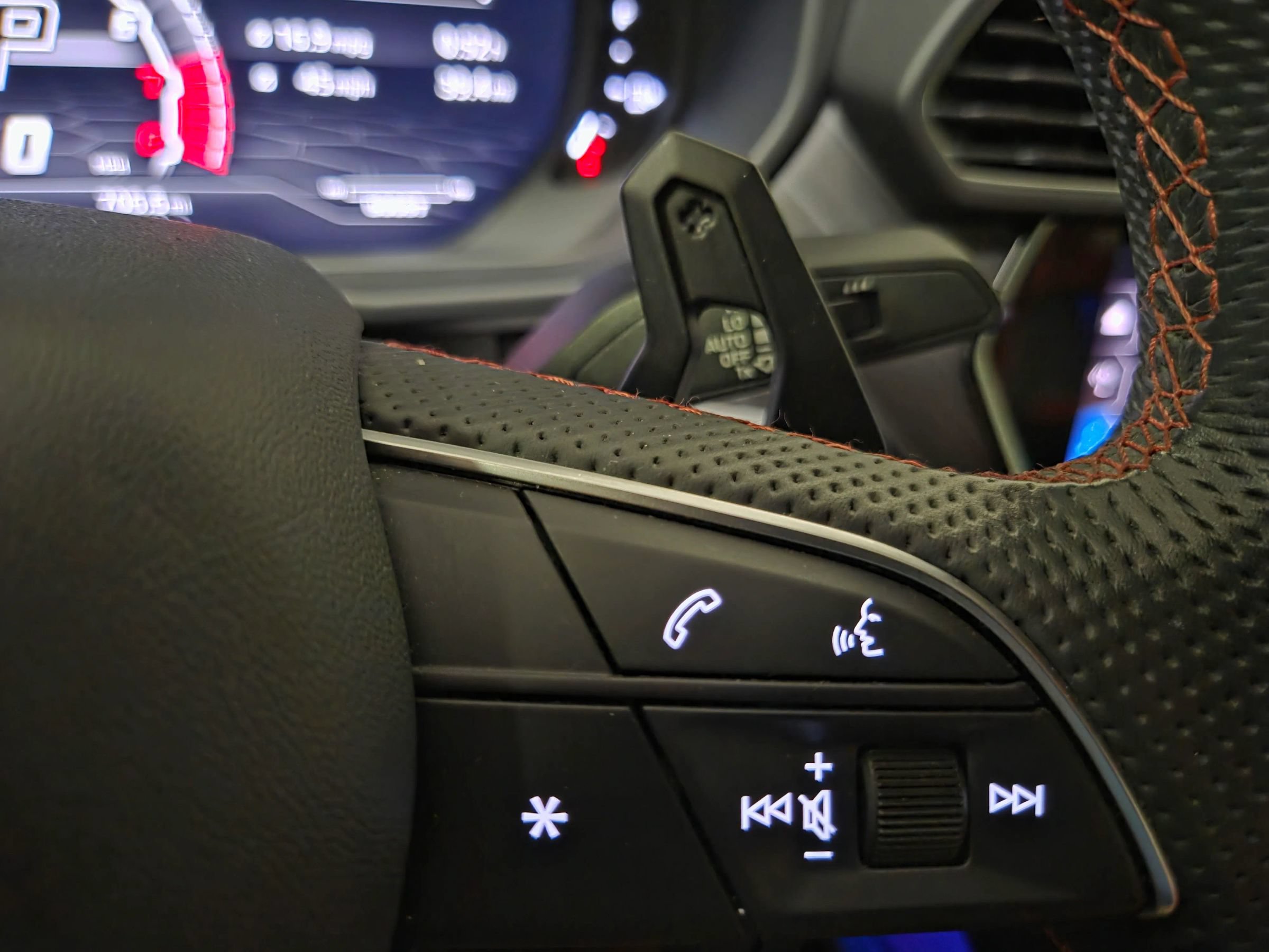 Used 2020 Lamborghini Urus AWD/4WD image 21