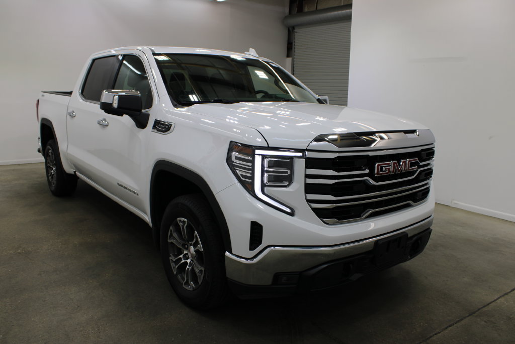Used 2025 GMC Sierra 1500 SLT AWD/4WD image 6