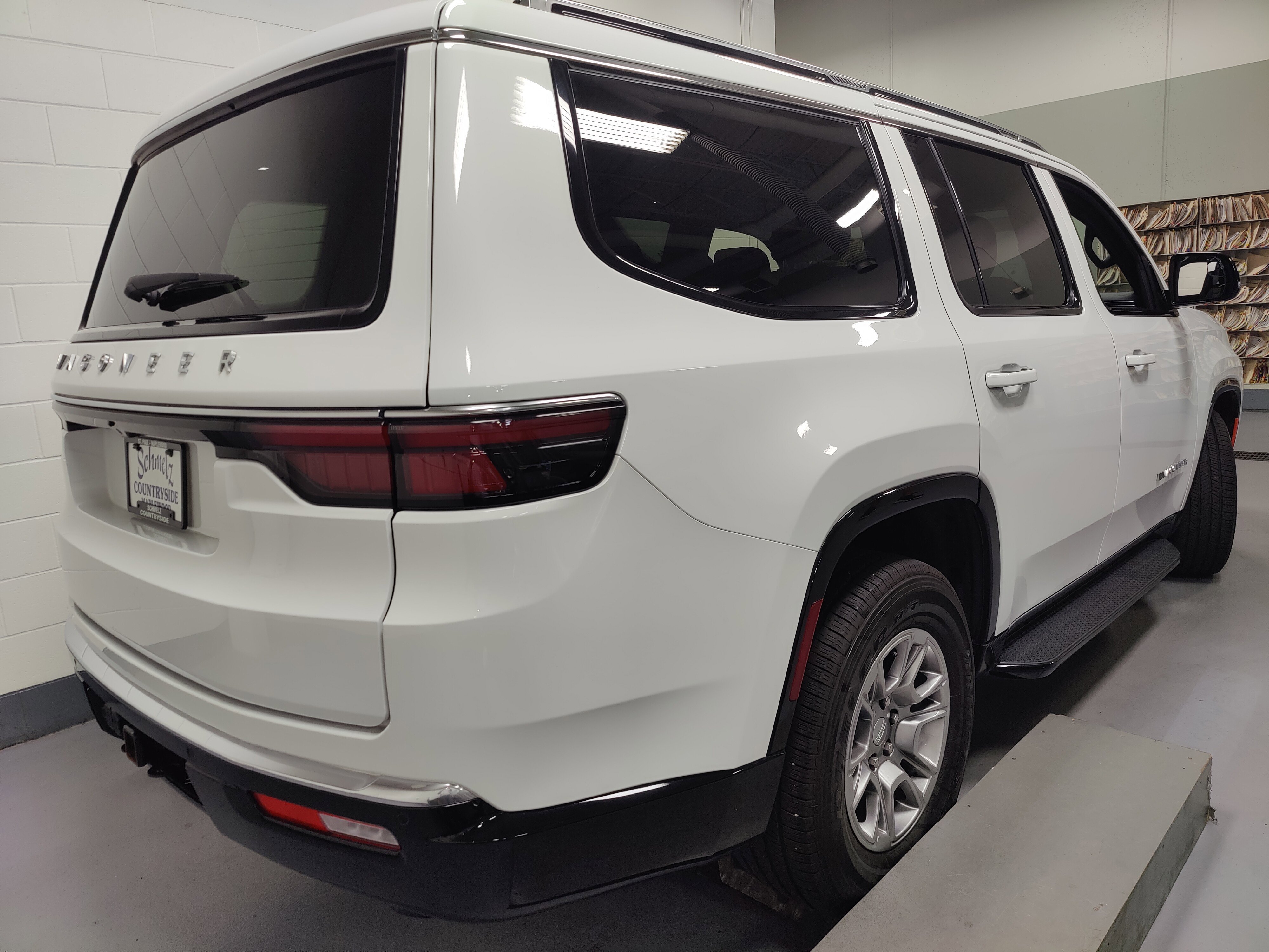 Used 2024 Jeep Wagoneer 4WD image 10