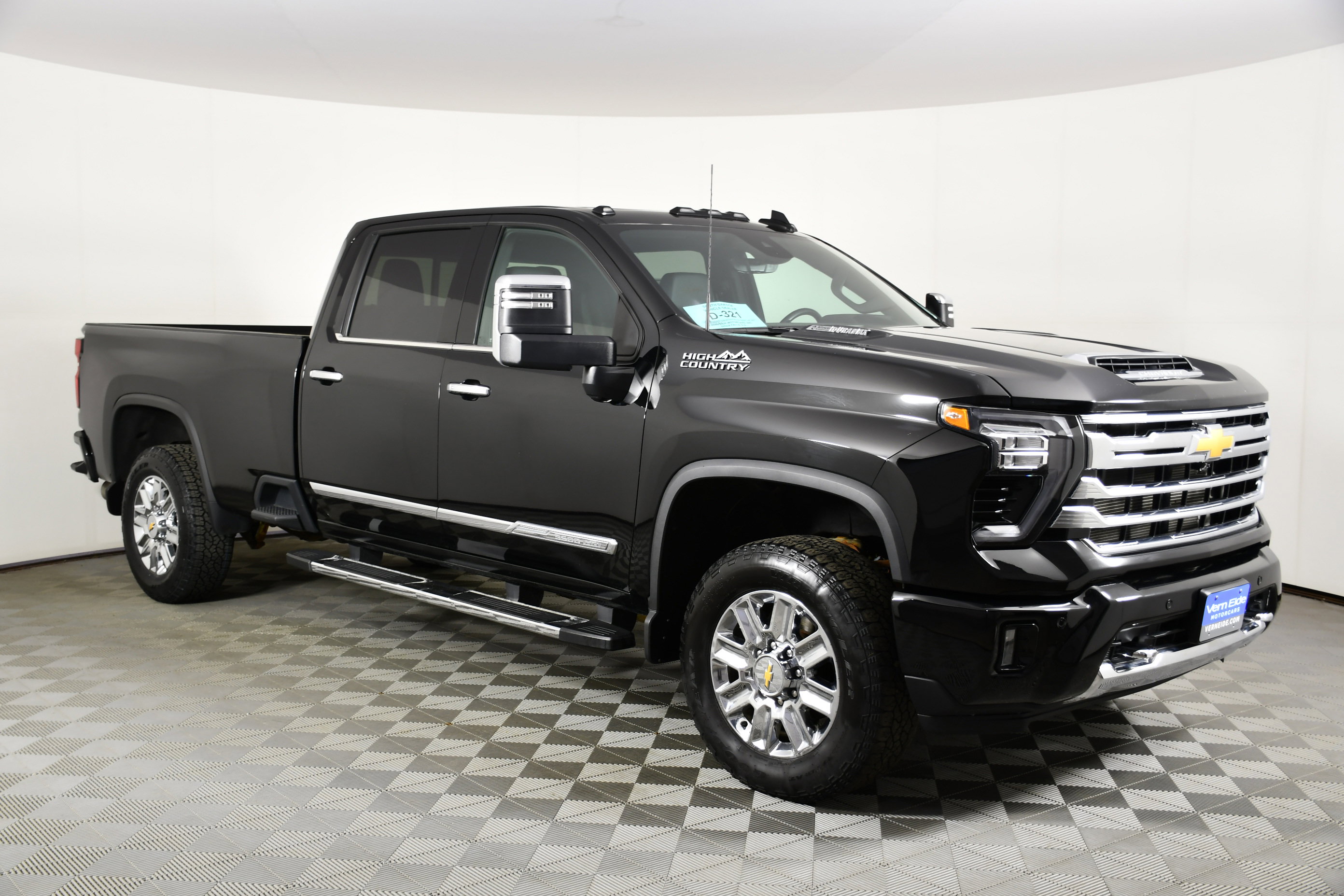 Used 2024 Chevrolet Silverado 3500 High Country w/ High Country Premium Package AWD/4WD image 4