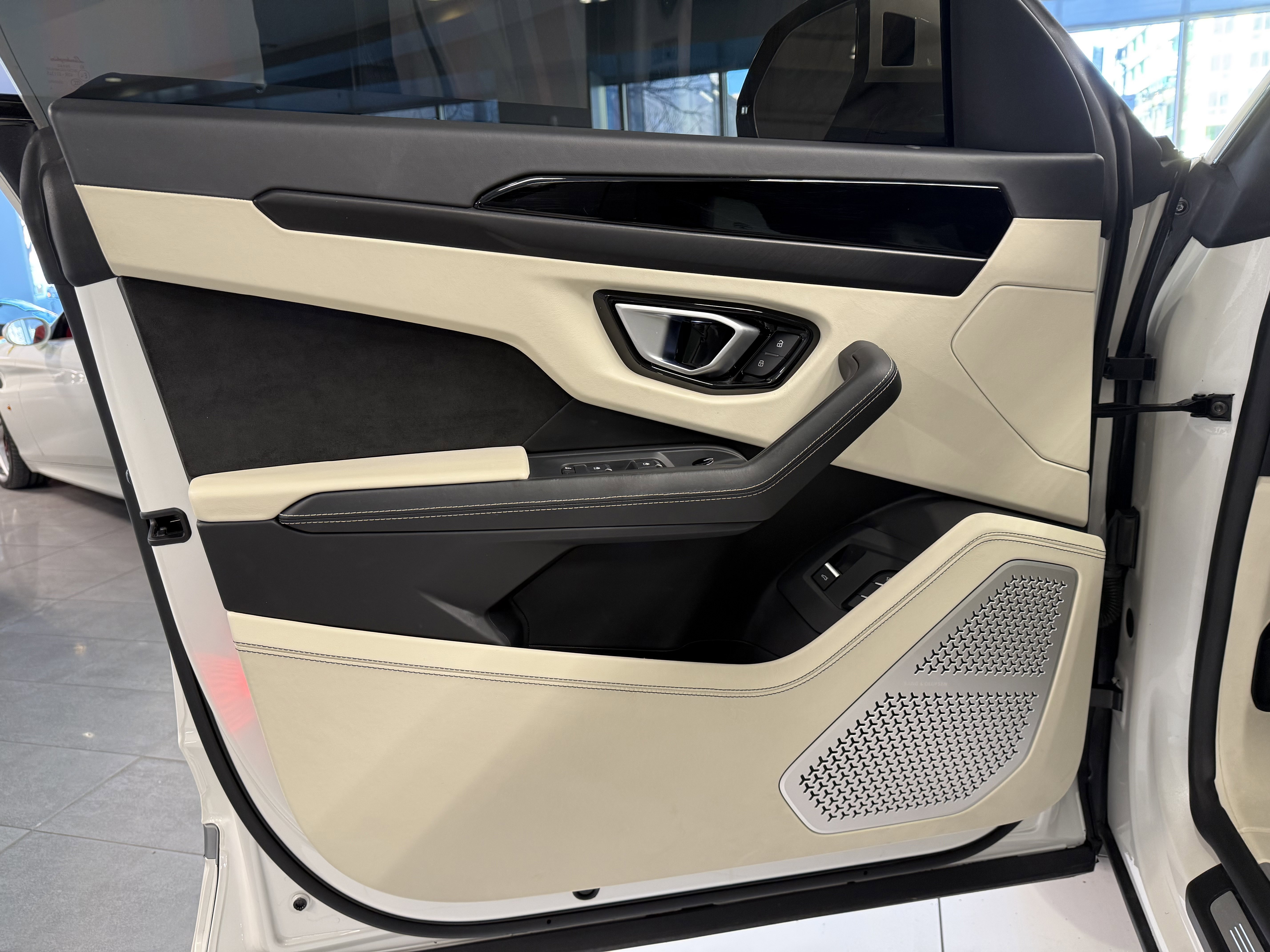 Used 2022 Lamborghini Urus image 15