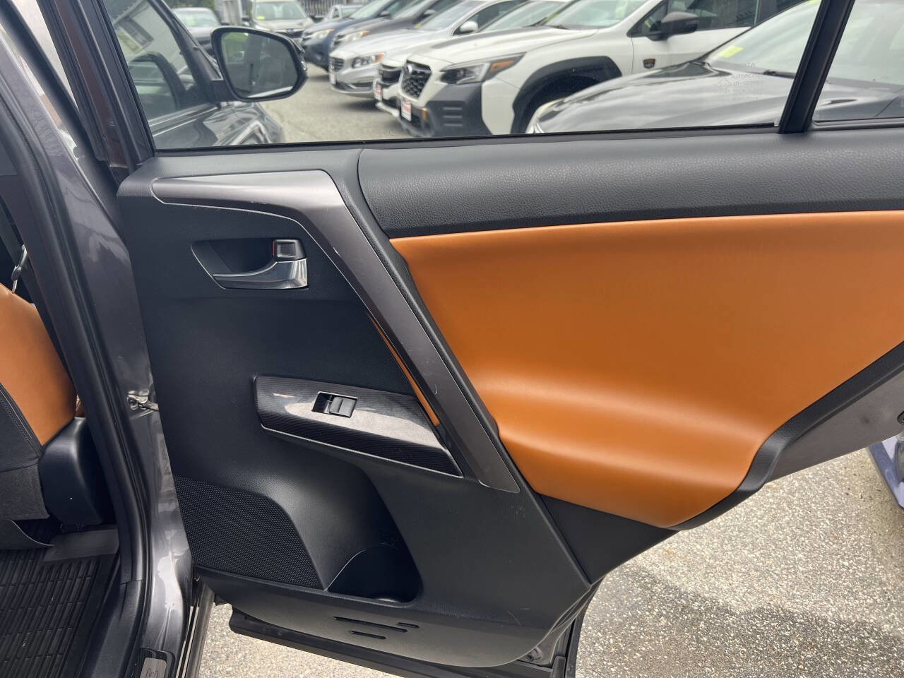 Used 2017 Toyota RAV4 SE image 20