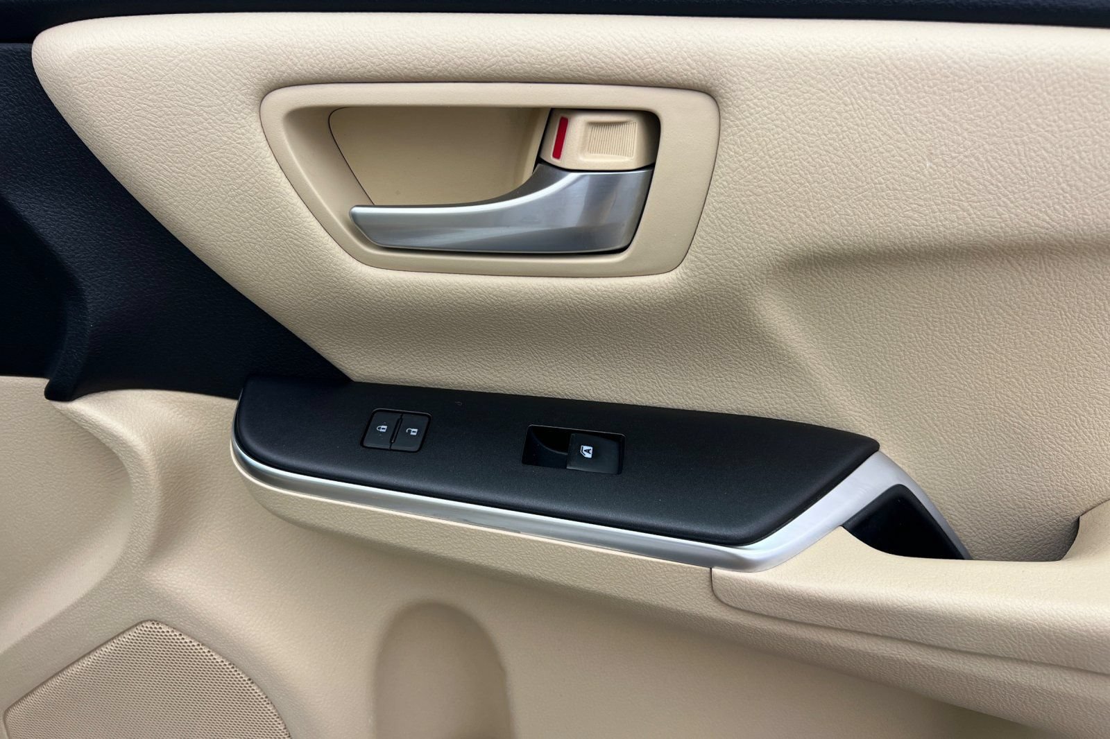 Used 2017 Toyota Camry LE FWD image 19