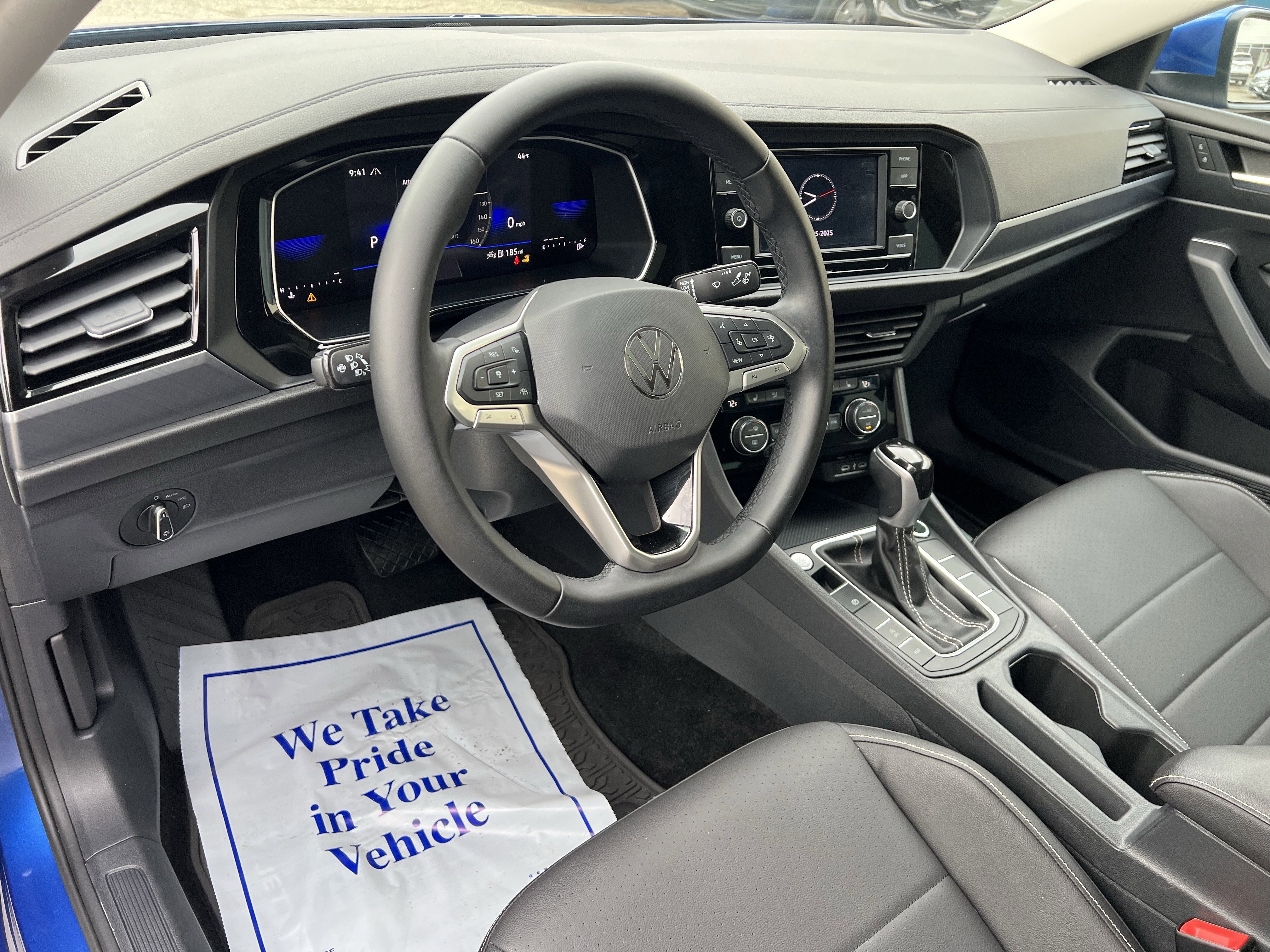 Used 2024 Volkswagen Jetta SE w/ Panoramic Sunroof Package image 14