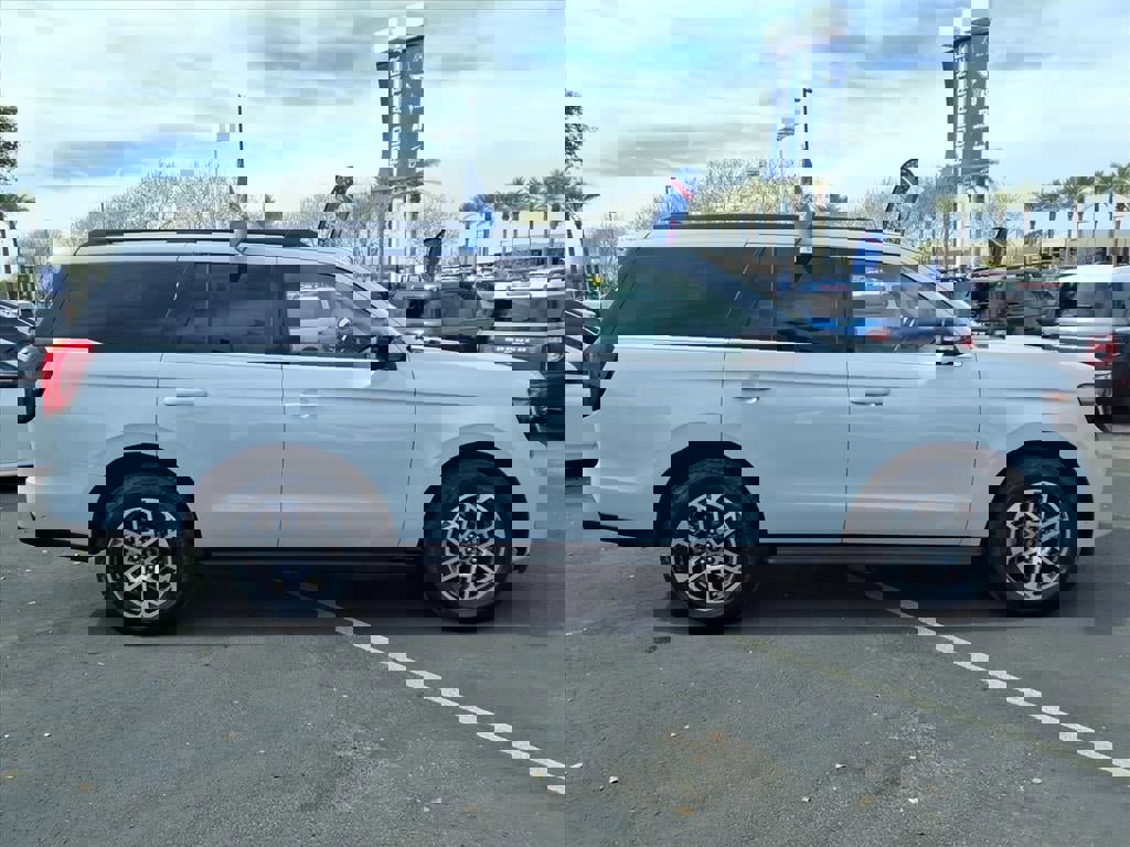 Certified 2025 Ford Expedition Active image 7