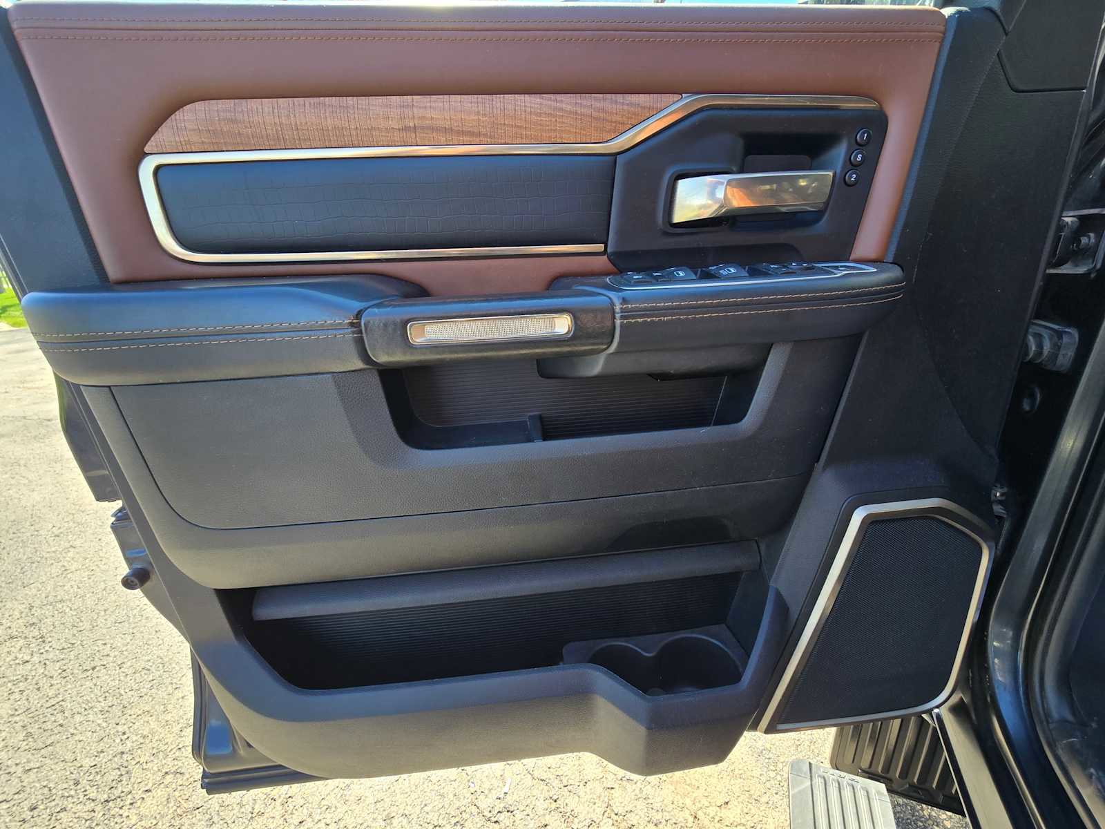 Used 2021 RAM 3500 Limited AWD/4WD image 17