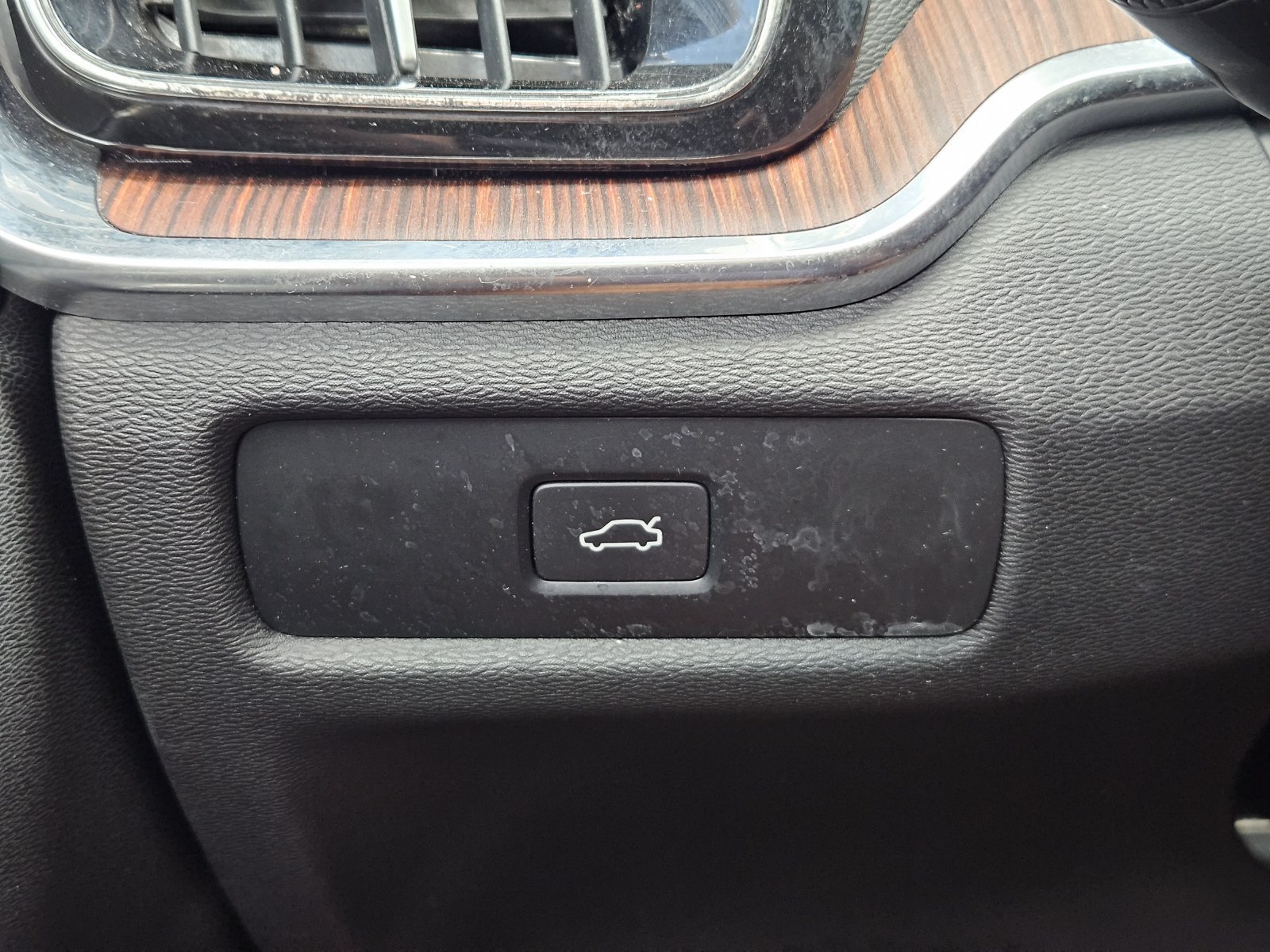 Used 2024 Volvo S60 B5 Plus FWD image 24