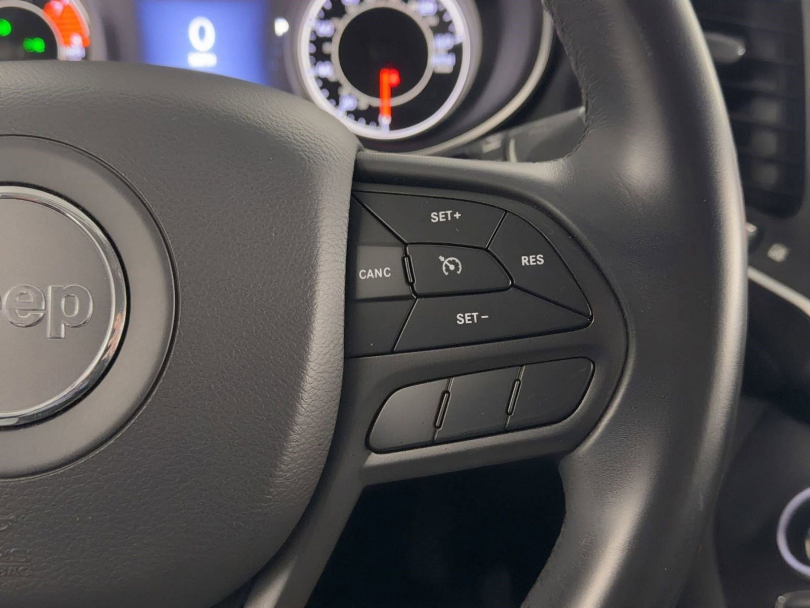 Used 2019 Jeep Cherokee Trailhawk AWD/4WD image 26
