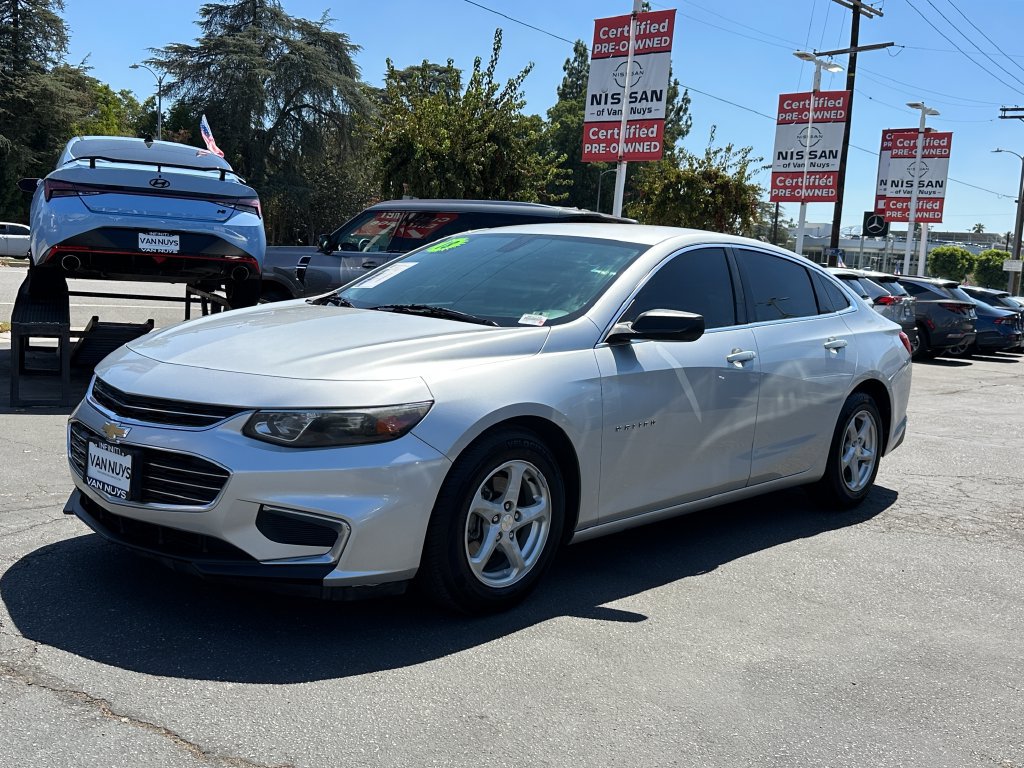Used 2018 Chevrolet Malibu LS FWD image 2