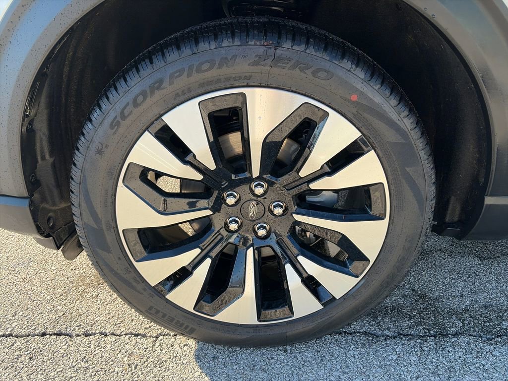 Used 2026 Ford Explorer Platinum w/ LUX Leather Package image 12