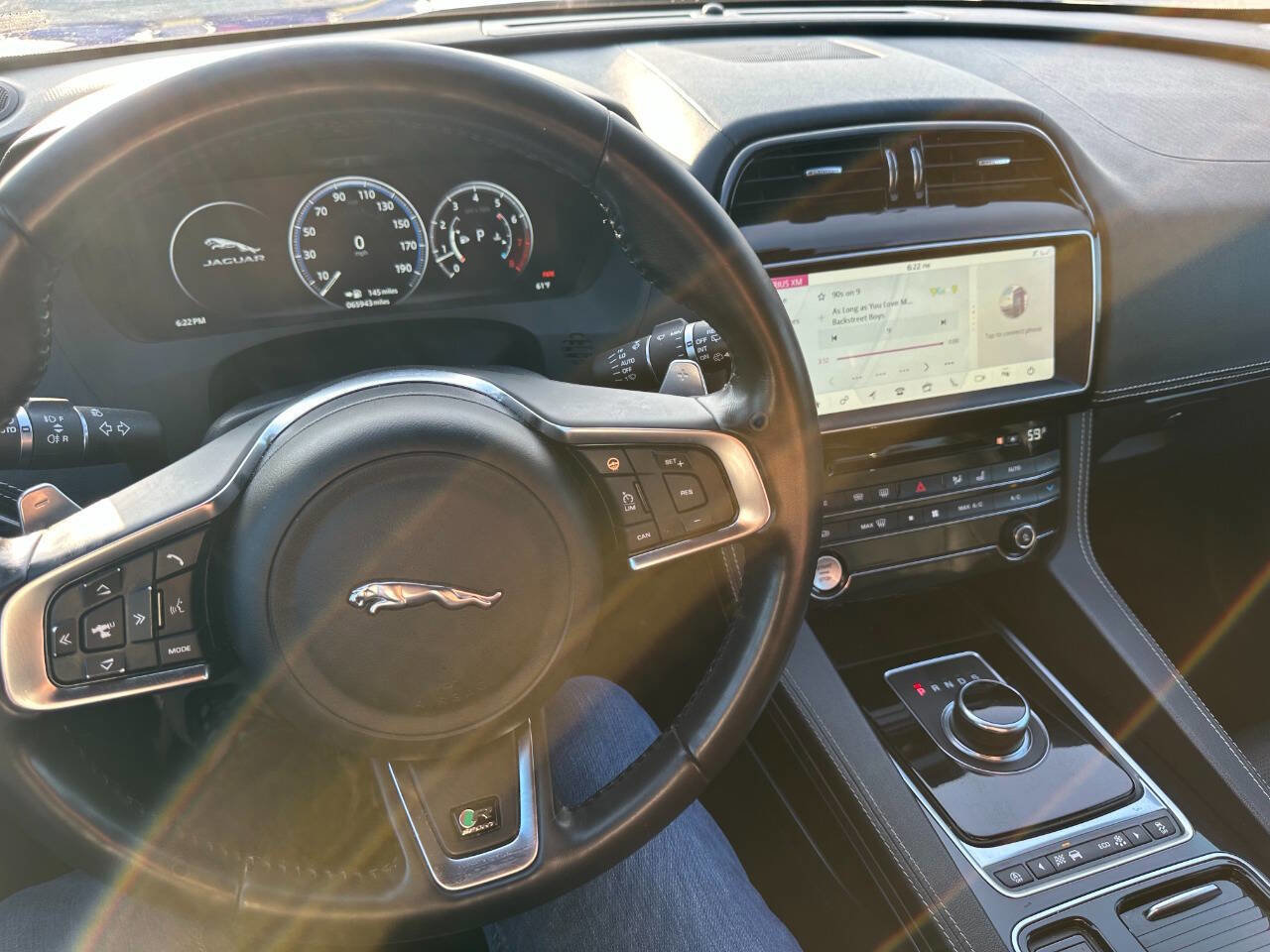 Used 2018 Jaguar F-PACE R-Sport image 28