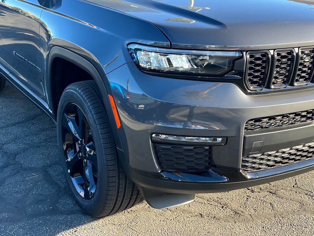 New 2025 Jeep Grand Cherokee L Limited w/ Black Appearance Package image 9