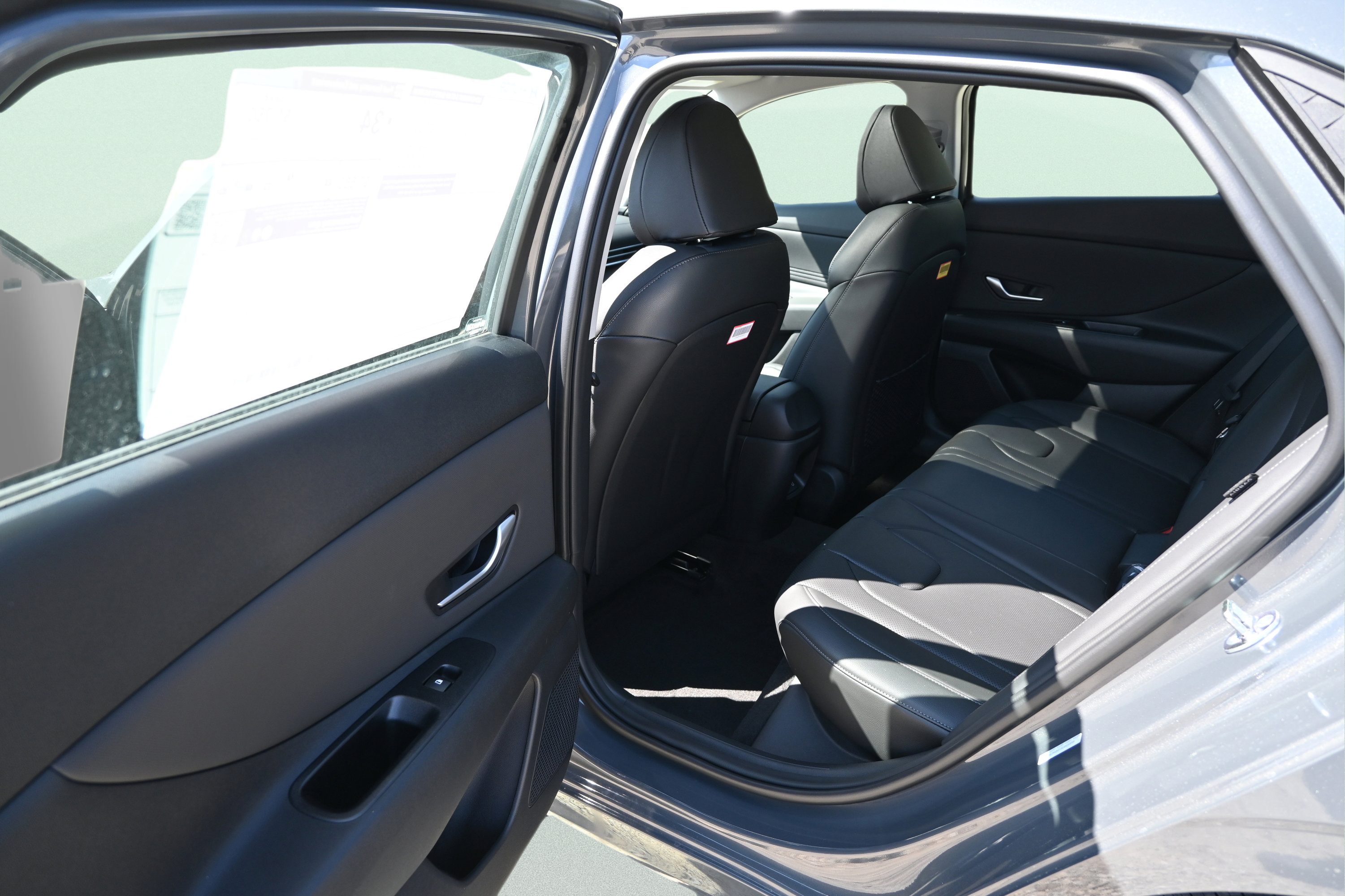 Certified 2025 Hyundai Elantra Limited FWD image 11