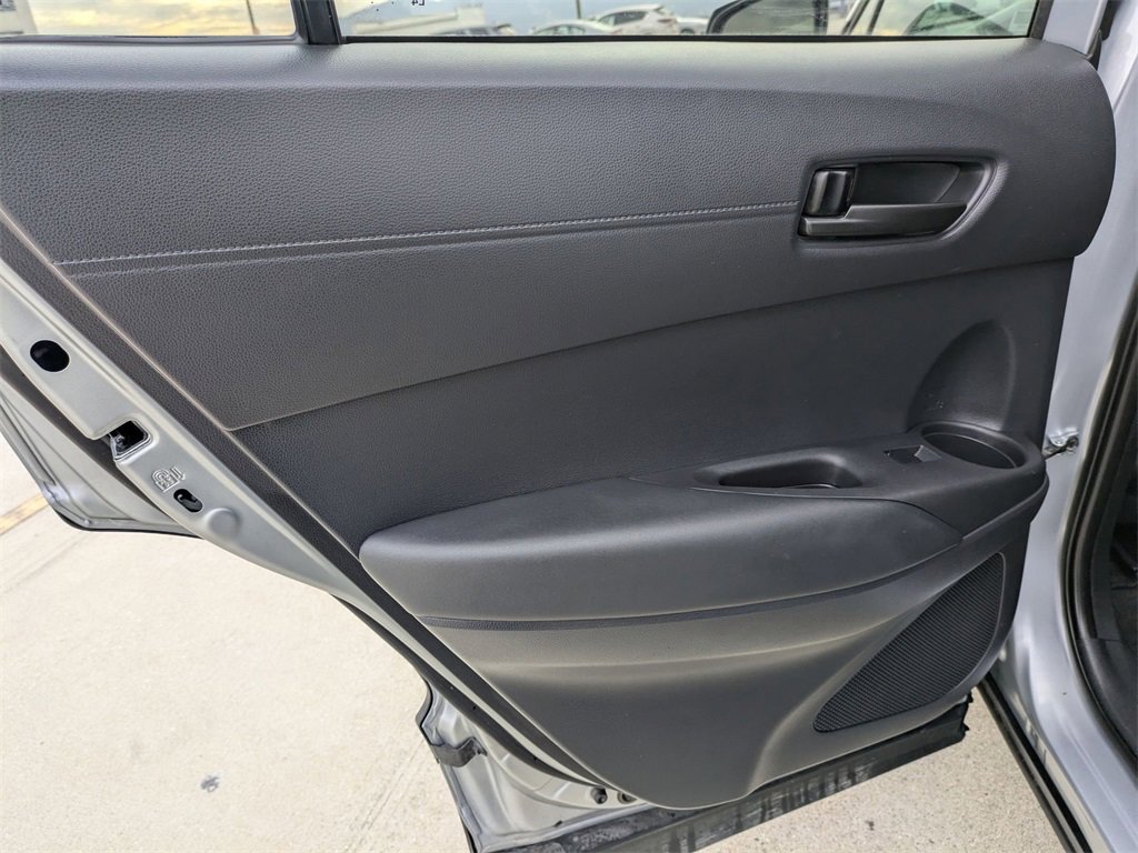 Used 2025 Toyota Corolla Cross LE image 27