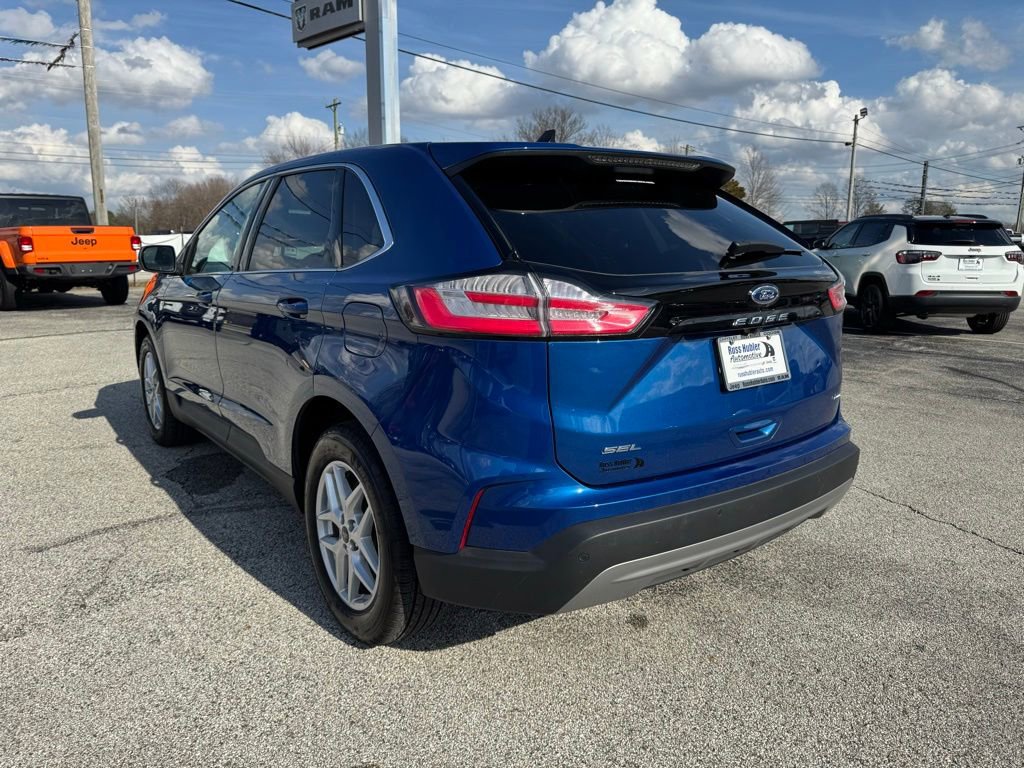 Used 2024 Ford Edge SEL w/ Convenience Package image 3