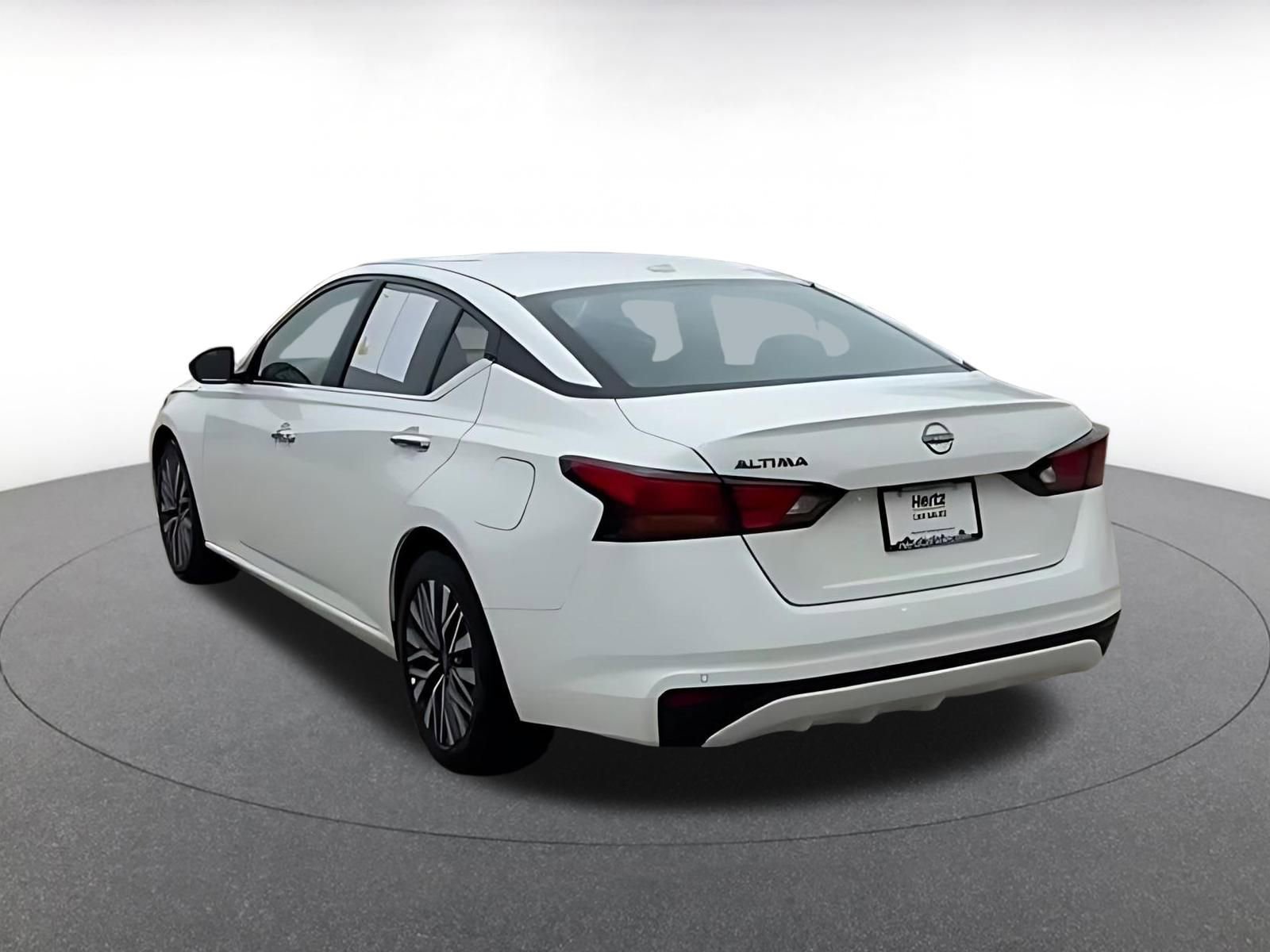Used 2025 Nissan Altima 2.5 SV FWD image 11
