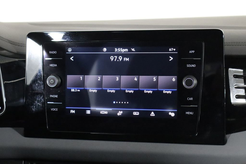 Used 2025 Volkswagen Jetta SE image 27