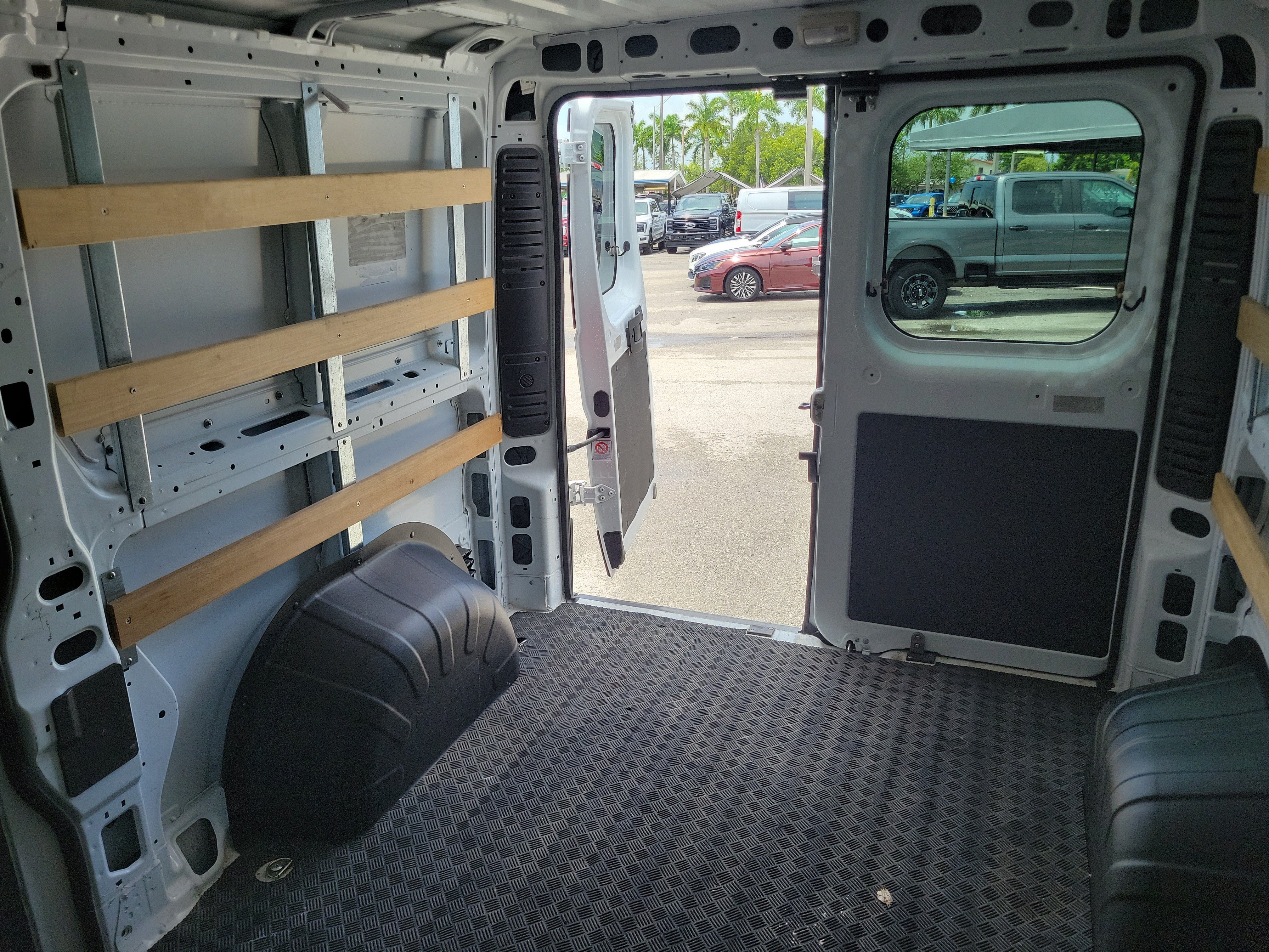 Used 2025 RAM ProMaster 2500 w/ U-Haul Equipment Group FWD image 15