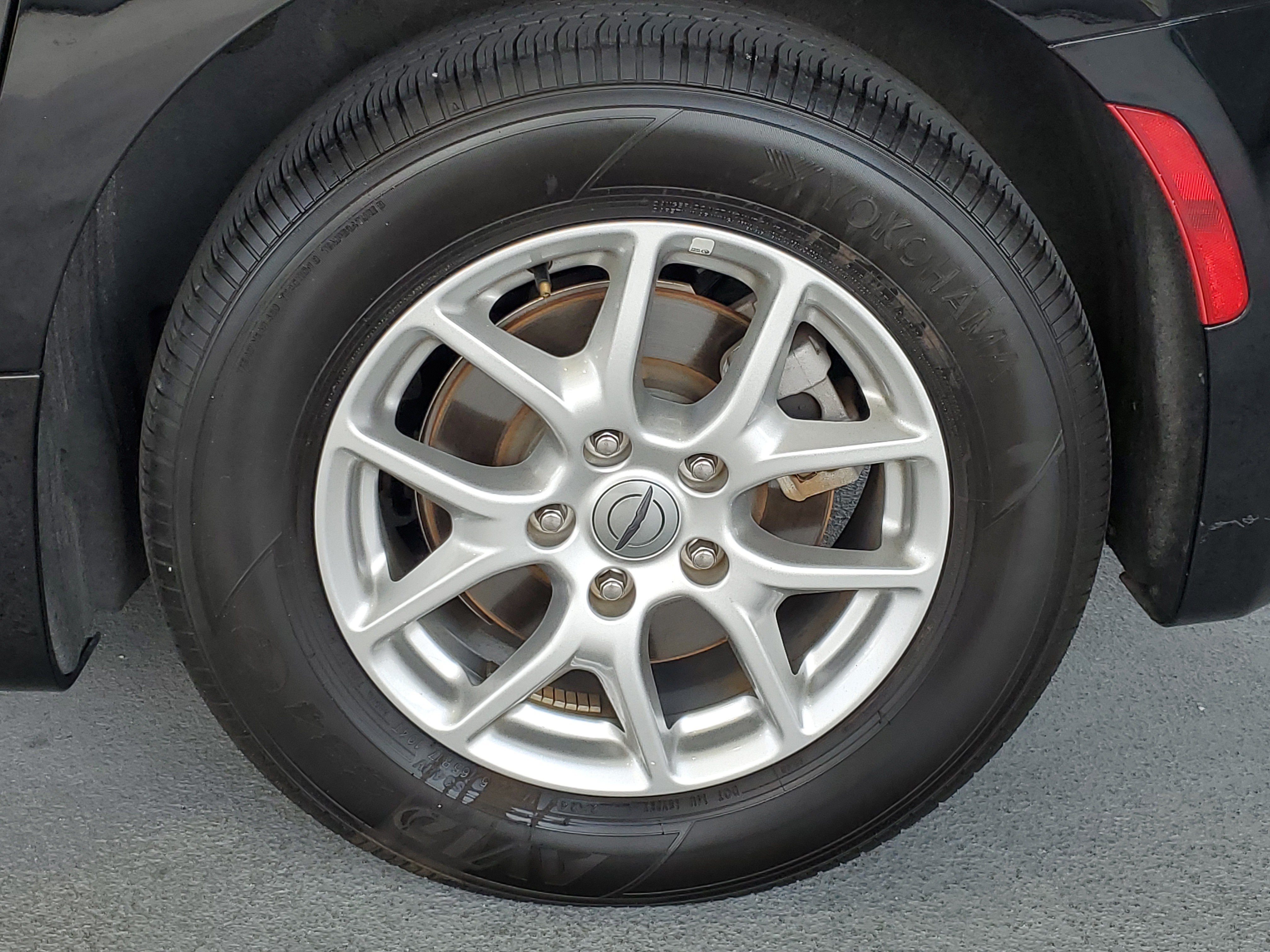 Certified 2025 Chrysler Pacifica Select FWD image 7
