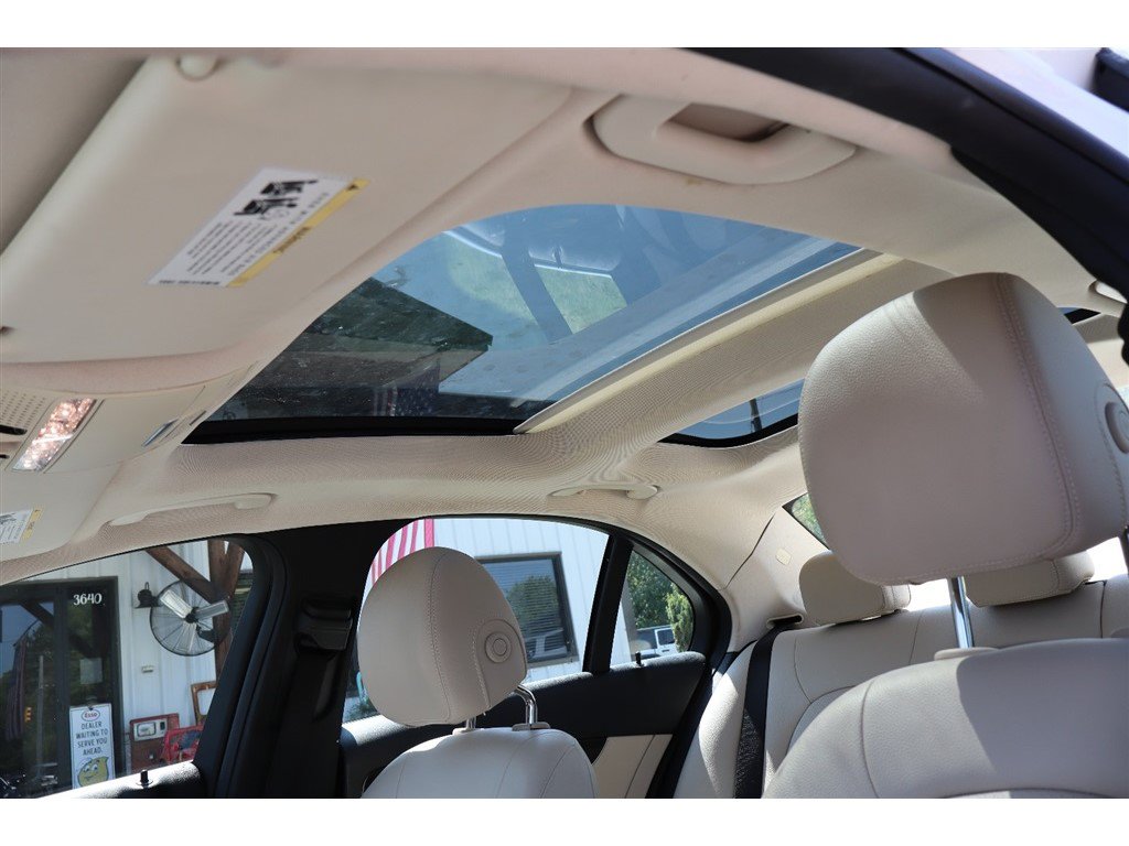 Used 2015 Mercedes-Benz C 300 Sedan image 16