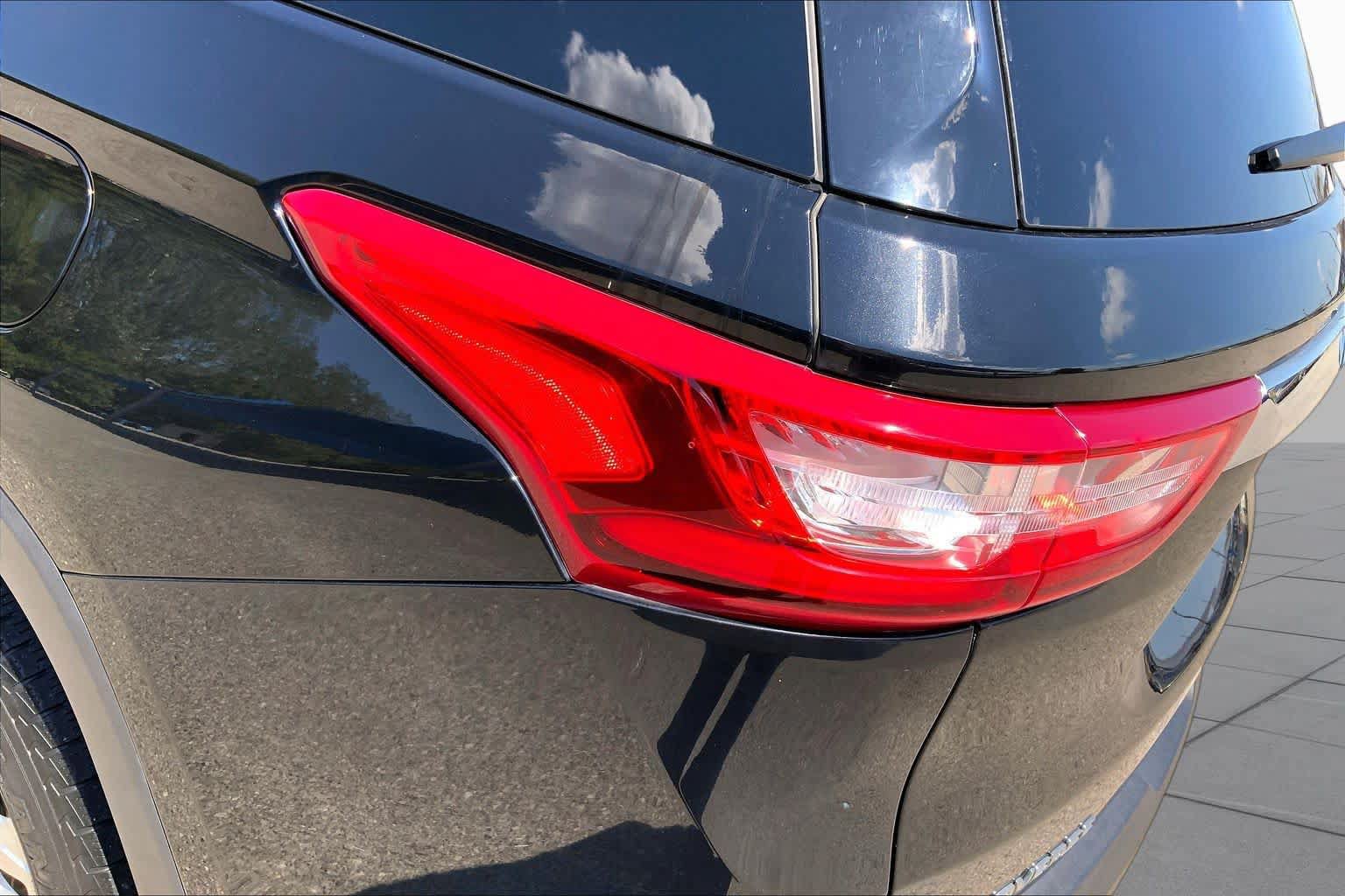 Used 2020 Chevrolet Traverse LS FWD image 29