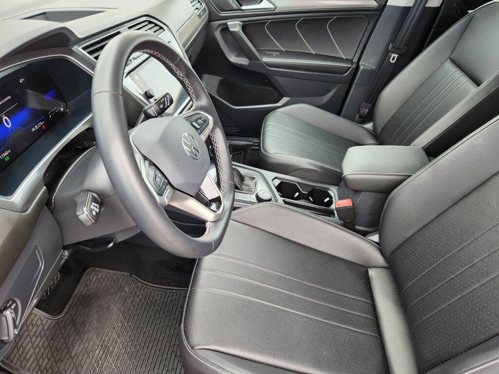 Used 2024 Volkswagen Tiguan SE image 8
