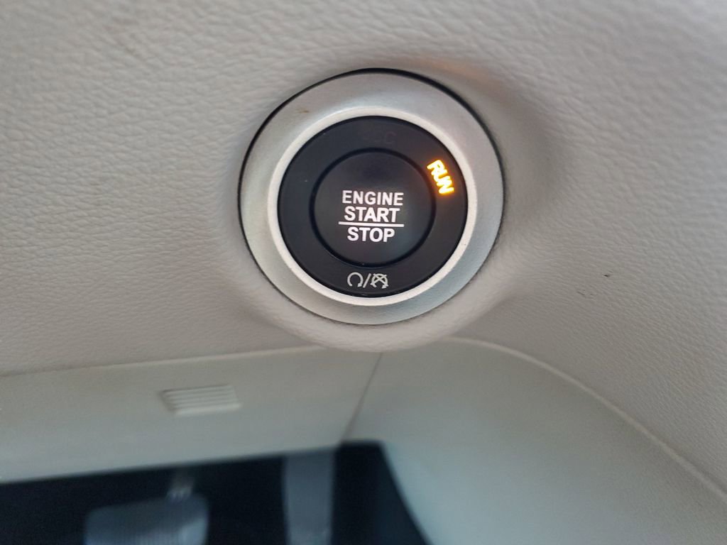 Used 2017 Chrysler Pacifica Touring-L w/ Tire & Wheel Group image 26