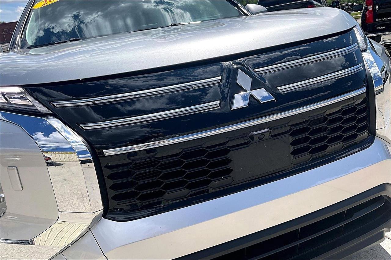 Used 2025 Mitsubishi Outlander ES AWD/4WD image 34