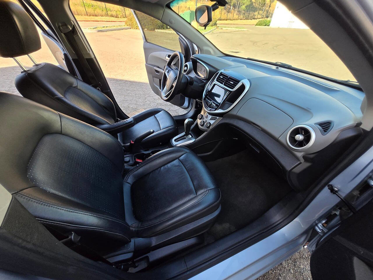 Used 2018 Chevrolet Sonic Premier FWD image 33