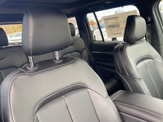 New 2025 Jeep Grand Cherokee Limited w/ Luxury Tech Group II image 32