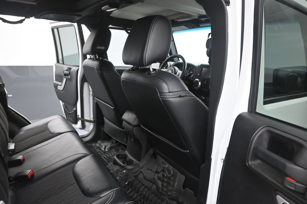 Used 2015 Jeep Wrangler Unlimited Sport AWD/4WD image 14