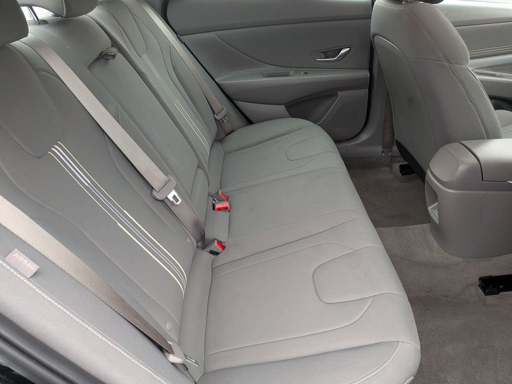 Used 2025 Hyundai Elantra SEL FWD image 23