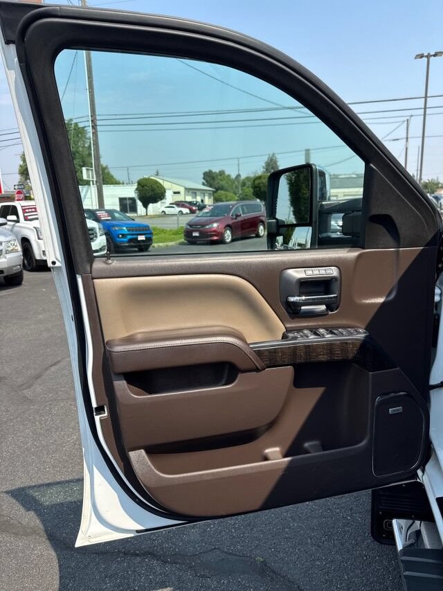 Used 2016 GMC Sierra 3500 Denali w/ Driver Alert Package AWD/4WD image 9
