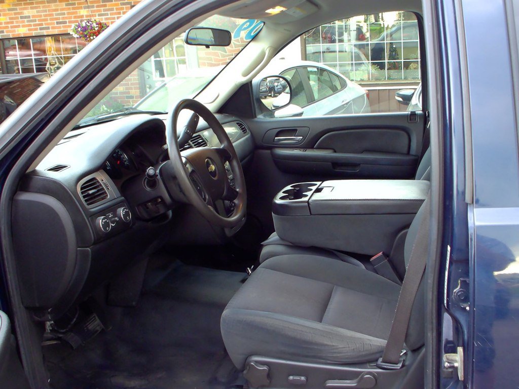 Used 2009 Chevrolet Suburban LS w/ Skid Plate Package AWD/4WD image 6
