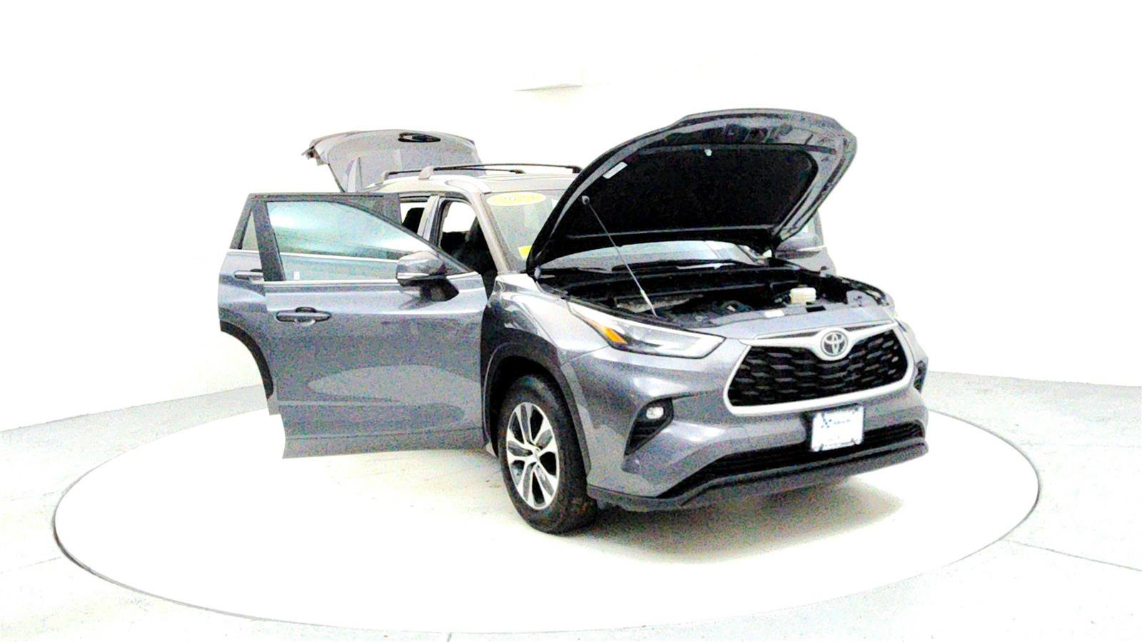 Certified 2023 Toyota Highlander XLE image 9